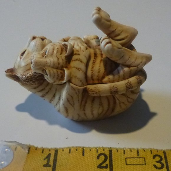 HARMONY KINGDOM Tigers "Of The Same Strip" Trinket Box - Picture 2 of 7